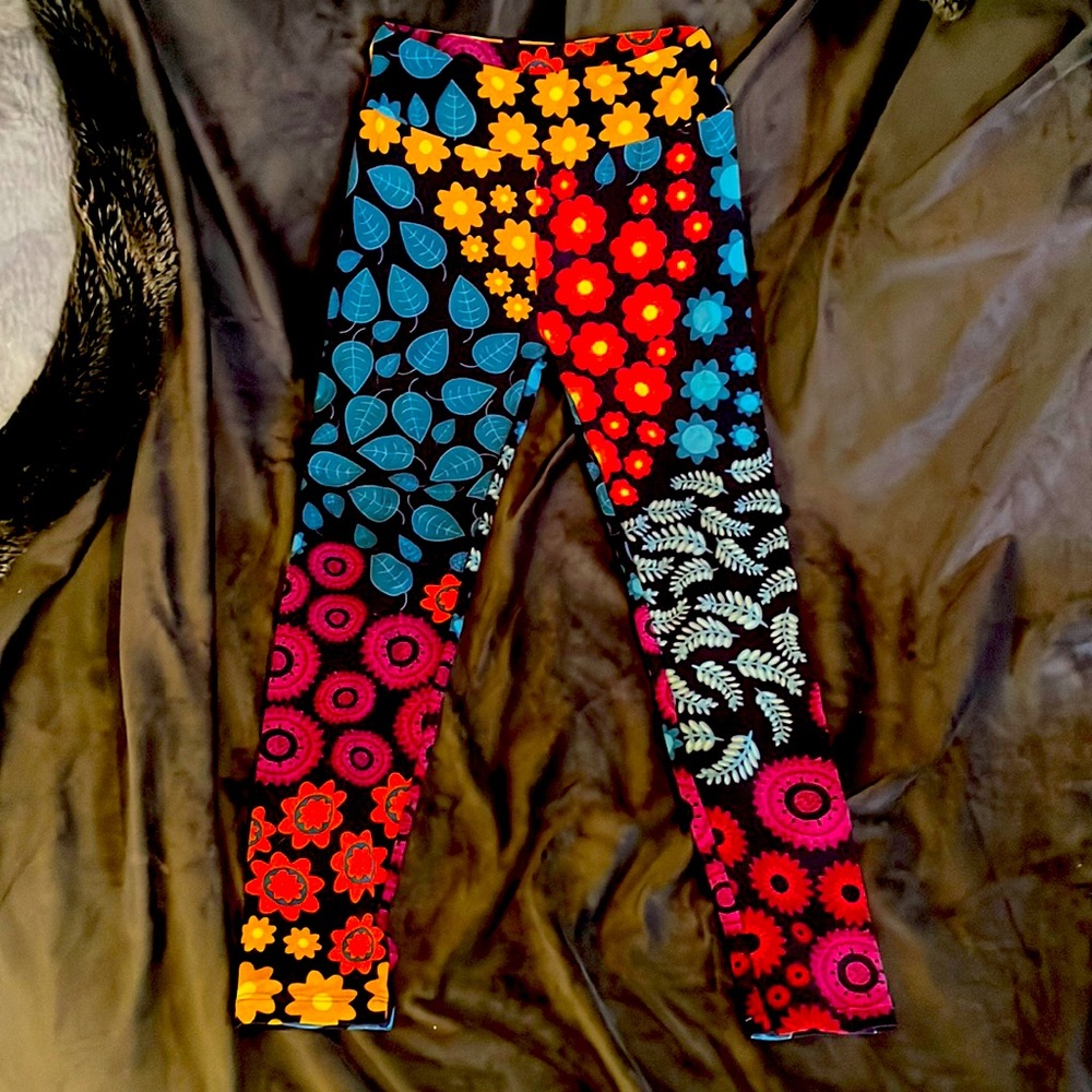 LuLaRoe fun kaleidoscope pattern leggings OS